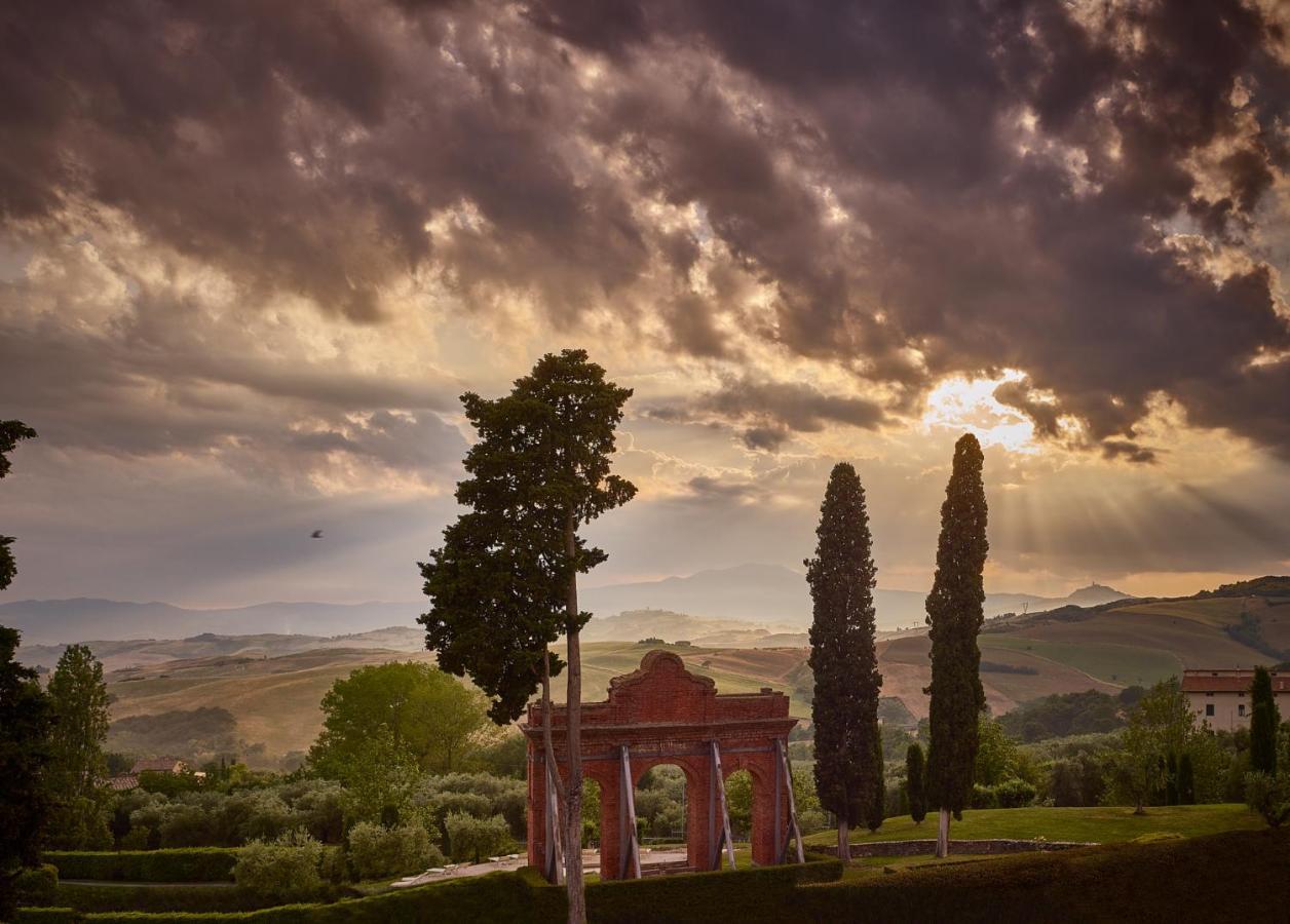 Fonteverde Lifestyle & Thermal Retreat - The Leading Hotels Of The World San Casciano dei Bagni Kültér fotó The gate of the cemetery