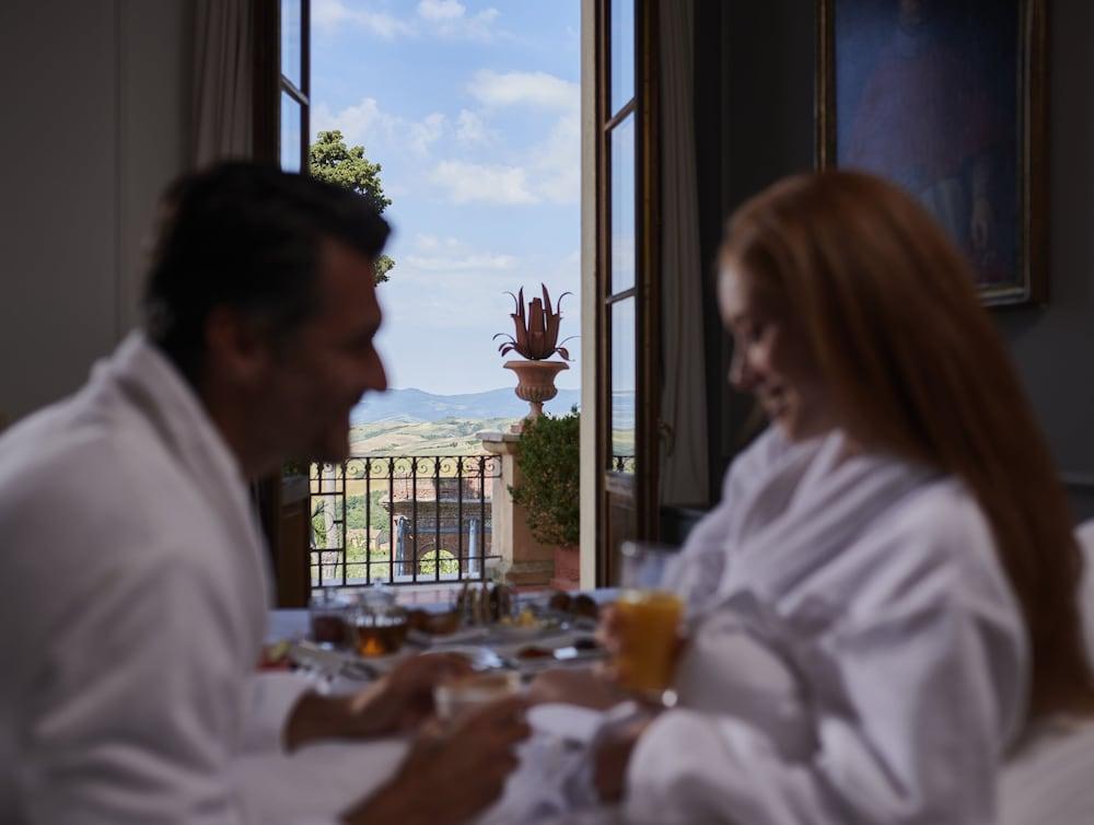 Fonteverde Lifestyle & Thermal Retreat - The Leading Hotels Of The World San Casciano dei Bagni Kültér fotó Breakfast at the Hotel